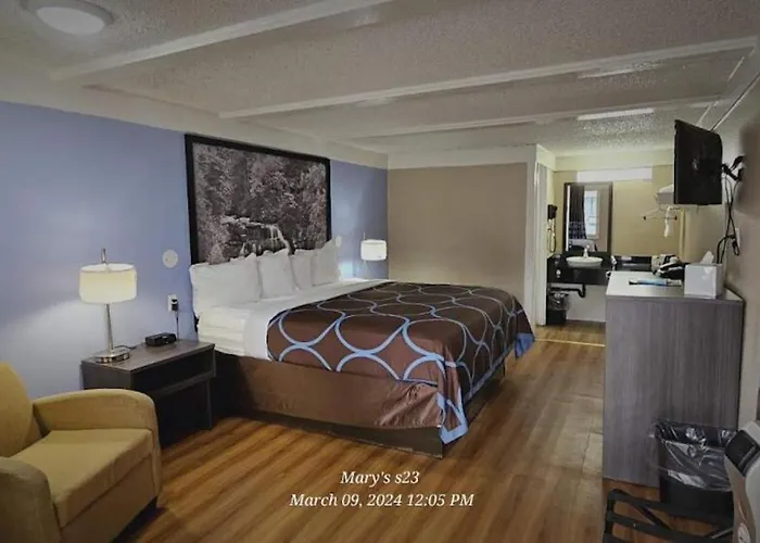 Super 8 By Wyndham Asheville/Biltmore