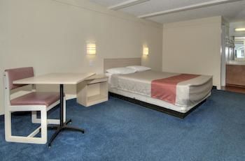 Super 8 By Wyndham Asheville/biltmore 2*