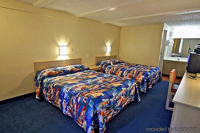 Super 8 By Wyndham Asheville/biltmore 2*